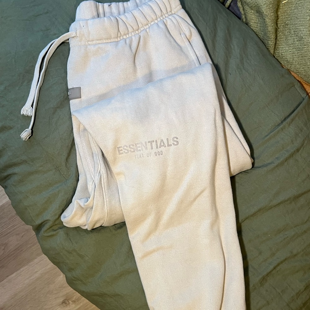 Essentials Fear of God Sweatpants in Cream